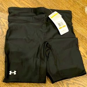 NWT Women’s under Armour compression shorts (small)